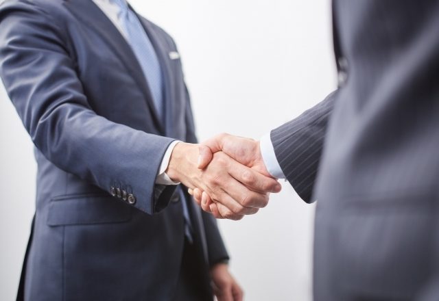 ビジネスマン握手