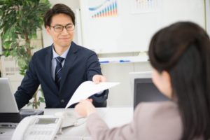 「引き続きよろしくお願いいたします」は目上に使って良い?ビジネスでの意味や使い方! | Business Life Magazine